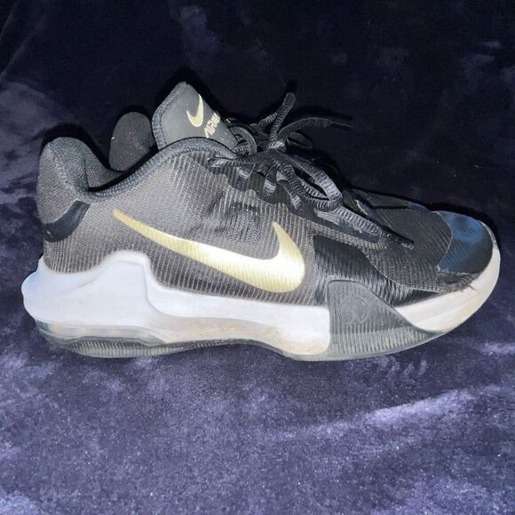 Nike Men's Size 7.5 Air Max Impact 4 Athletic Sneakers Black Metallic Gold Shoes